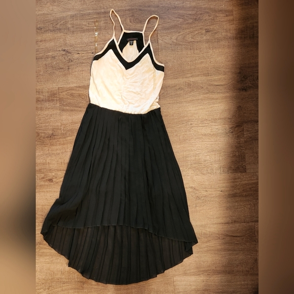 Leo Meets Virgo Asymmetrical Pleated Dress - Picture 1 of 2